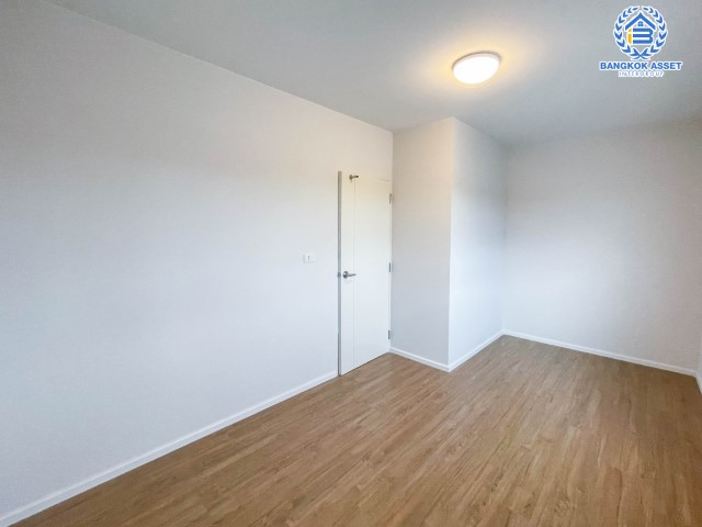 *****ทาวน์โฮมมือสองนนทบุรี ม.บ้านกลางเมือง ราชพฤกษ์-พระราม5 เนื้อที่กว้างขวางมากถึง 22.50 ตร.ว. ฟังก์ชัน 3 ห้องนอน 3 ห้องน้ำ ที่จอดรถ 2 คัน หน้าบ้านกว้าง มีพื้นที่ด้านหลังบ้าน แถมฟรี! เครื่องปรับอากาศ 2 เครื่อง บนทำเลเดินทางสะดวก ใกล้รถไฟฟ้าสายสีม่วง "สถานีแยกติวานนท์" จองเลย!